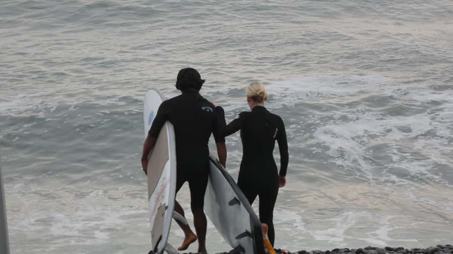 Lima: Surf Class with Equipment and Instructor - One hour in Lima’s waves