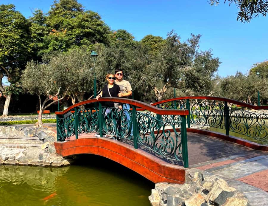 Lima: Tour in Miraflores, San Isidro, Barranco & Chorrillos - El Olivar: Lima starts under the olive trees