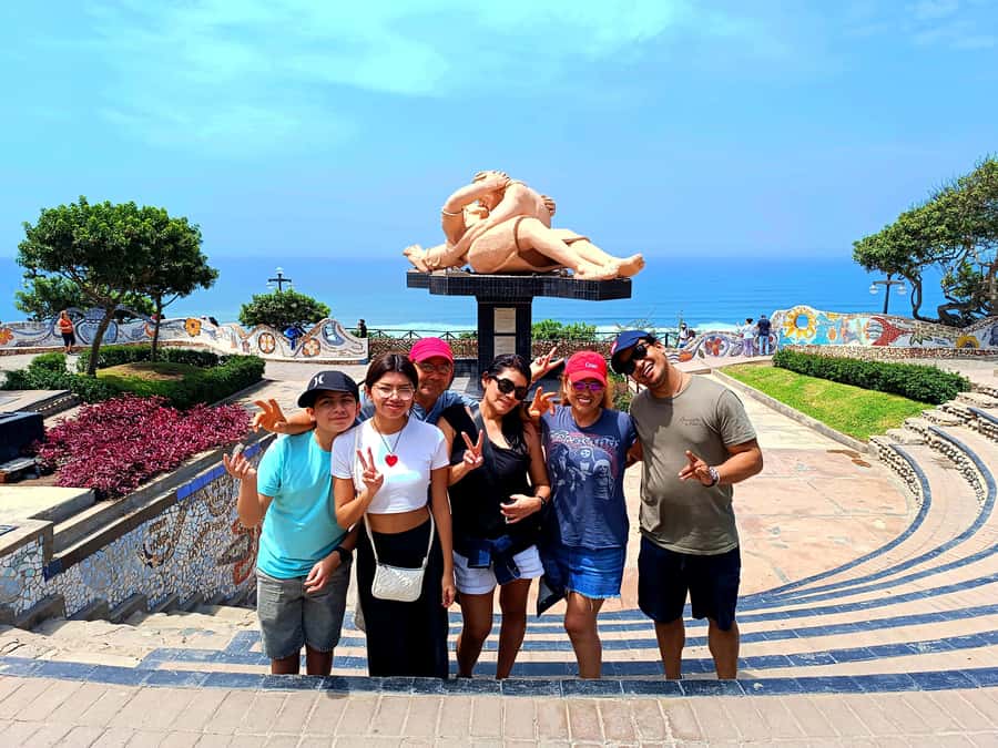 Lima: Tour in Miraflores, San Isidro, Barranco & Chorrillos - Barranco murals and the city’s creative side