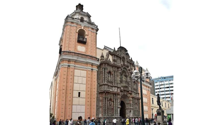 LIMA WALKING TOUR CATACOMBS FROM MIRAFLORES, HISTORICAL CENTER, WINES+BUS - Plaza Mayor and Lima’s main public buildings