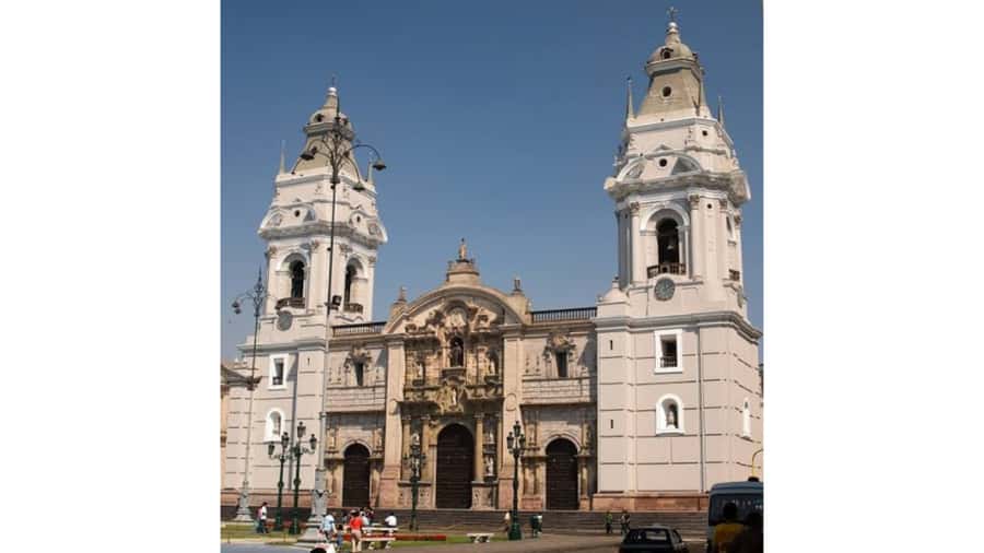 LIMA WALKING TOUR CATACOMBS FROM MIRAFLORES, HISTORICAL CENTER, WINES+BUS - Santo Domingo and the San Francisco catacombs