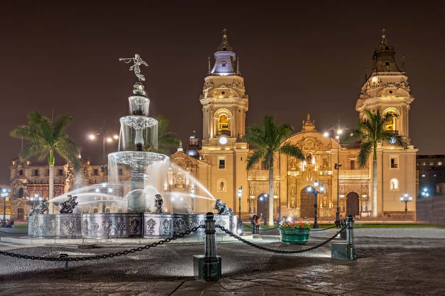 Lima: Water Magic Circuit, Downtown and Catacombs Night Tour - Inside San Francisco Convent and the catacombs
