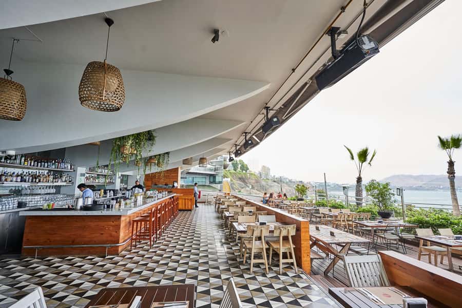 Lunch Menu at Mangos Larcomar restaurant - The pisco sour detail you should clarify