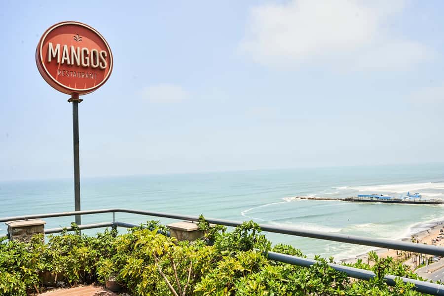 Lunch Menu at Mangos Larcomar restaurant - Starters and mains: Peruvian flavor with some limits