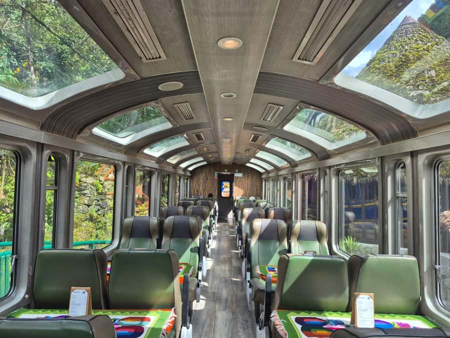 Machu Picchu: 1-day tour by Vistadome Panoramic train - Time for lunch in Aguas Calientes