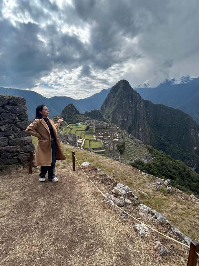 Machu Picchu: Private Tour Guide Service for up to 15 people - The classic photo terrace and first views