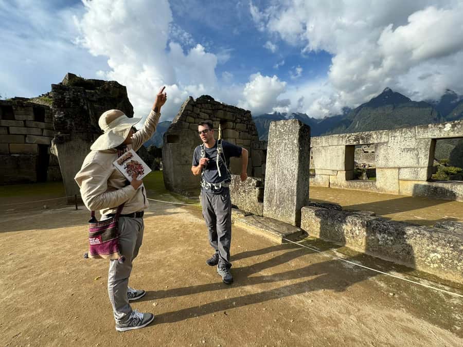 Machu Picchu: Tour Guide Service & Entrance Ticket Circuit-2 - The guides make the largest difference