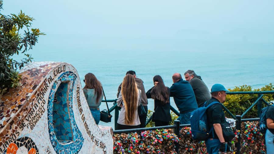 Miraflores & Barranco: Lima’s Modern and Bohemian Tour - Two Lima neighborhoods, one useful half-day