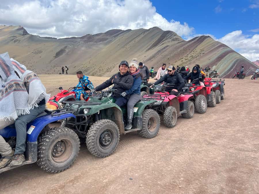 Montaña de Colores: tour en cuatrimotos día completo - Reaching Rainbow Mountain at more than 4,000 meters