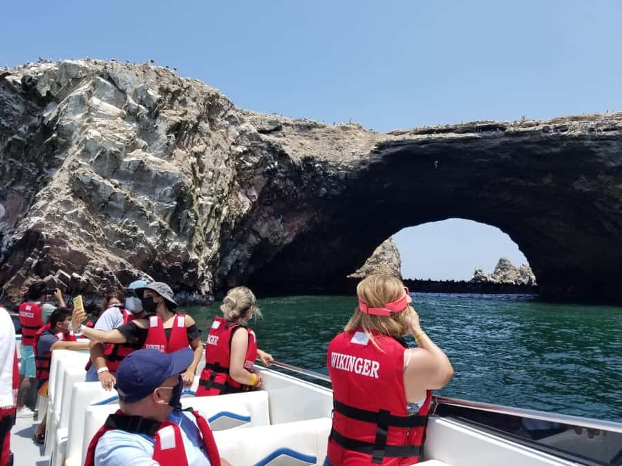 Paracas: Ballestas Island & Nature Reserve all inclusive - Catedral and Istmo show the reserve from above