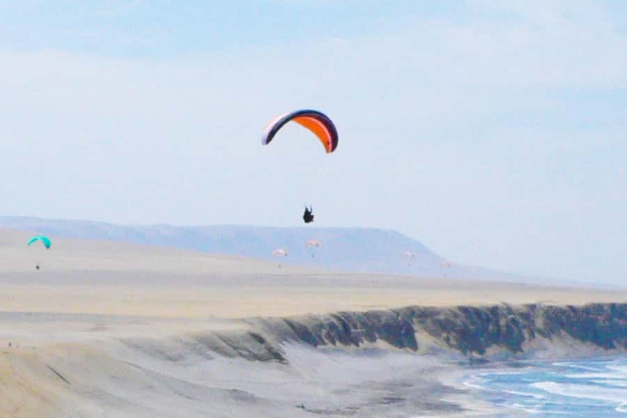 Paracas : Paragliding - Fly Like a Bird - The flight: a 320-meter descent with no engine noise