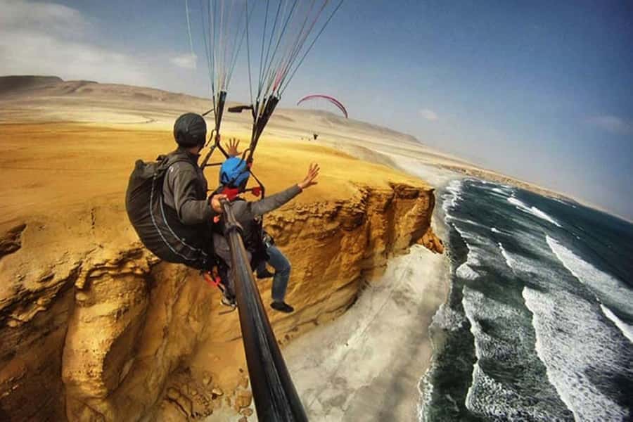 Paracas : Paragliding - Fly Like a Bird - What the pilot and small group add