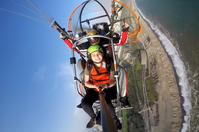 Paragliding in Lima - Costa Verde - Ten to fifteen minutes over four districts