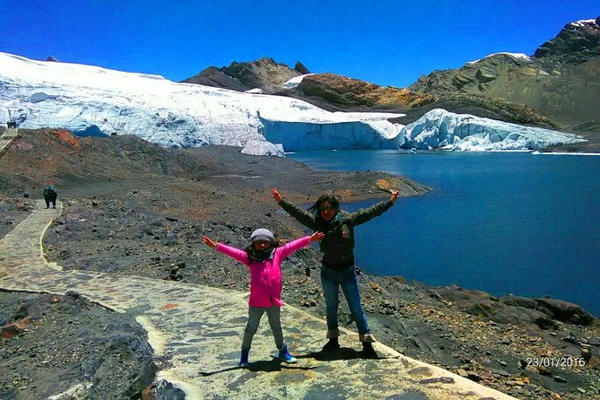 Pastoruri Glacier - Cave paintings before the final climb