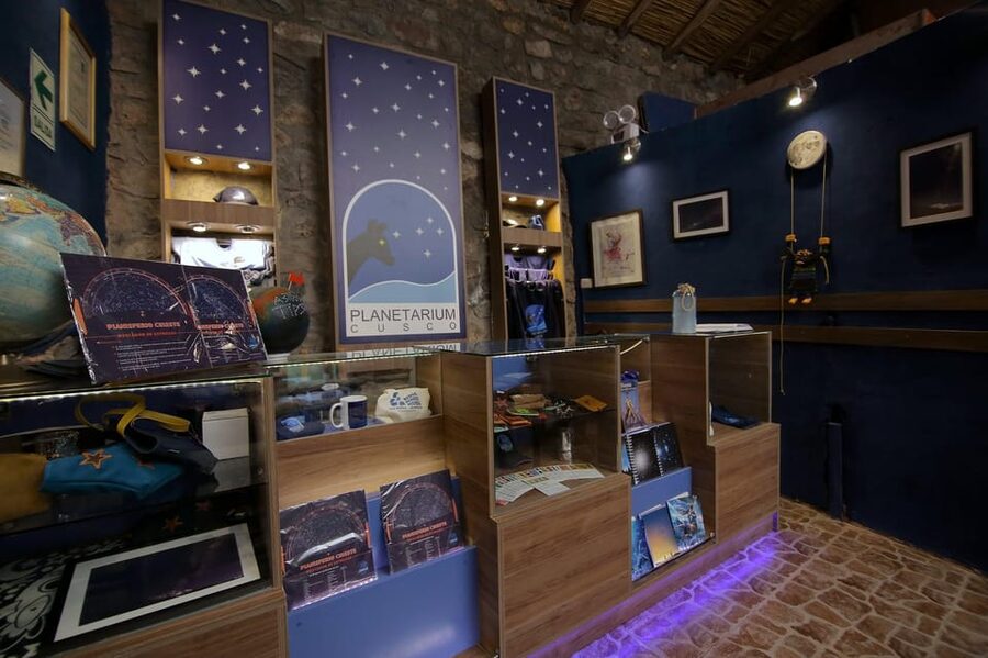 Planetarium Cusco Trip - Who will enjoy this evening most?