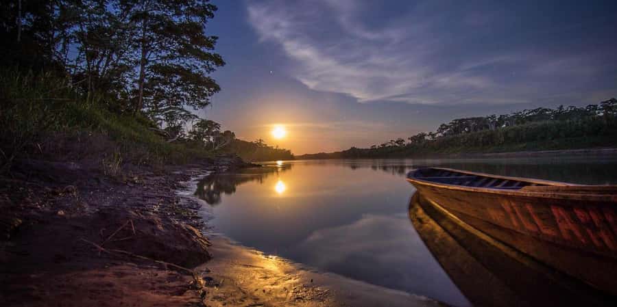 Puerto Maldonado: 3-hour sunset boat ride - The sunset stop and the changing sky