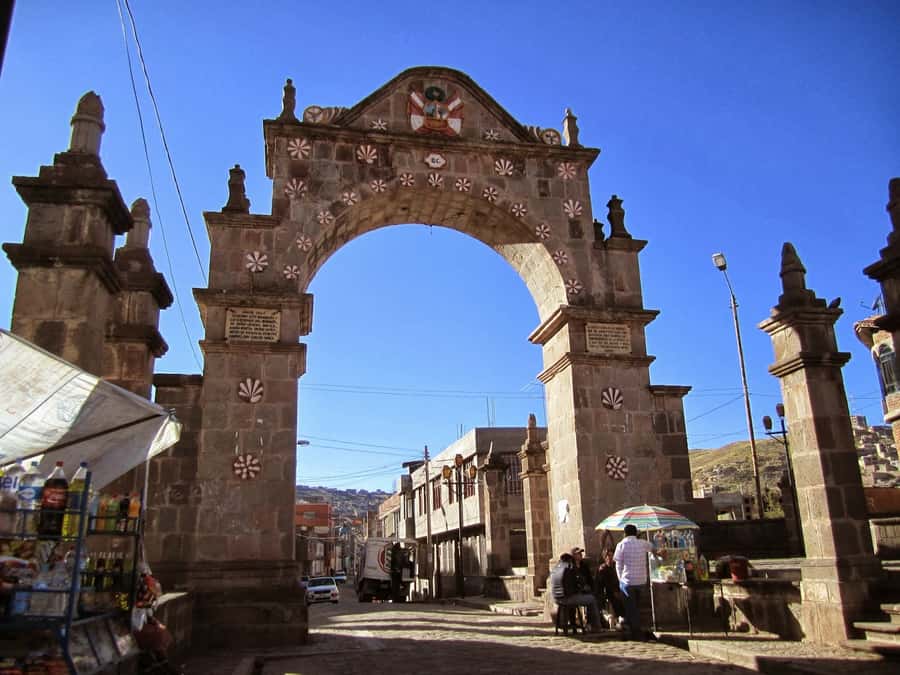 Puno: History and Culture Walking Tour - Reading the Spanish and Andean design of Puno Cathedral