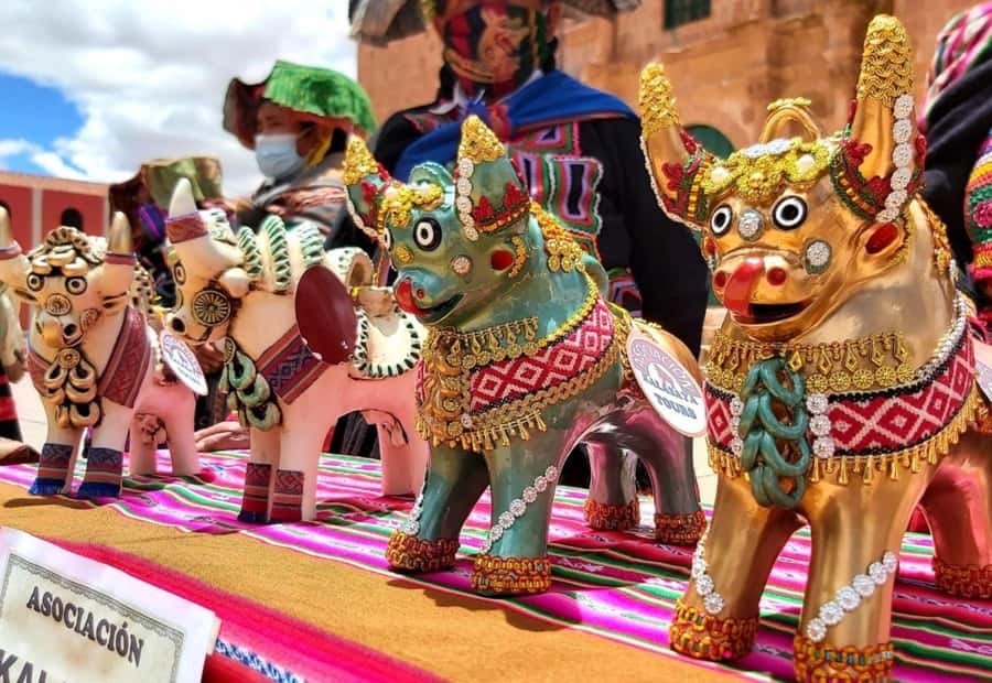 Puno: Route Of The Sun to Cusco with Lunch and Ticket Option - A short photo stop at La Raya above 4,300 meters