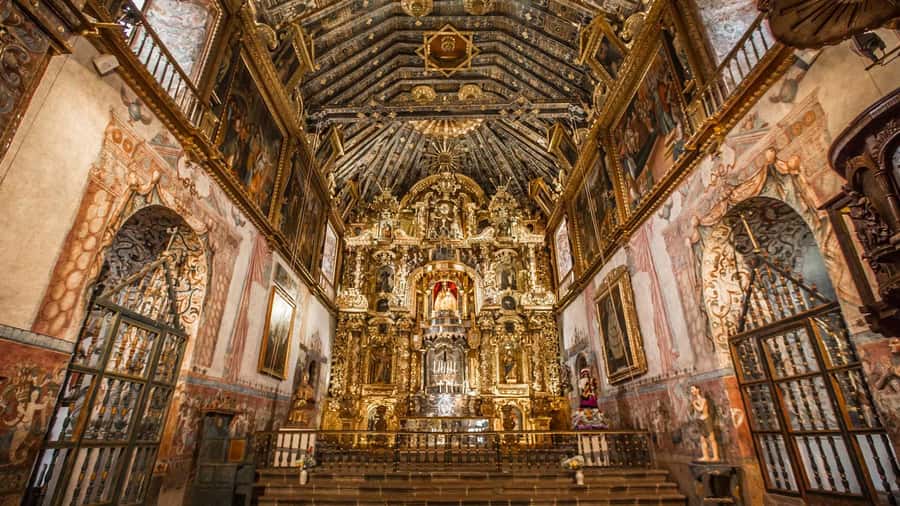 Puno: Route Of The Sun to Cusco with Lunch and Ticket Option - Raqchi and the remains of the Wiracocha temple