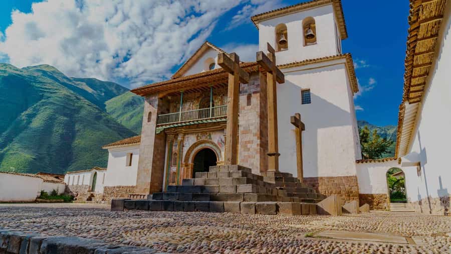Puno: Route Of The Sun to Cusco with Lunch and Ticket Option - Starting at Pukara and its Andean symbols