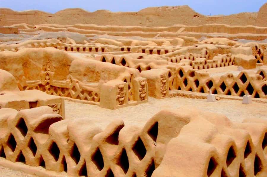 Pyramids of the Sun and the Moon, Huanchaco and Chan Chan - Huanchaco offers a coastal pause