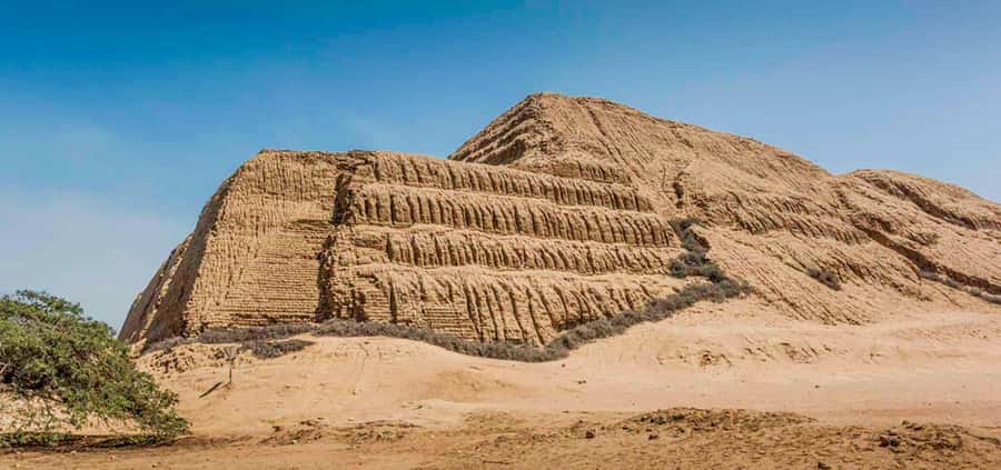 Pyramids of the Sun and the Moon, Huanchaco and Chan Chan - The Pyramids of the Sun and Moon begin the story