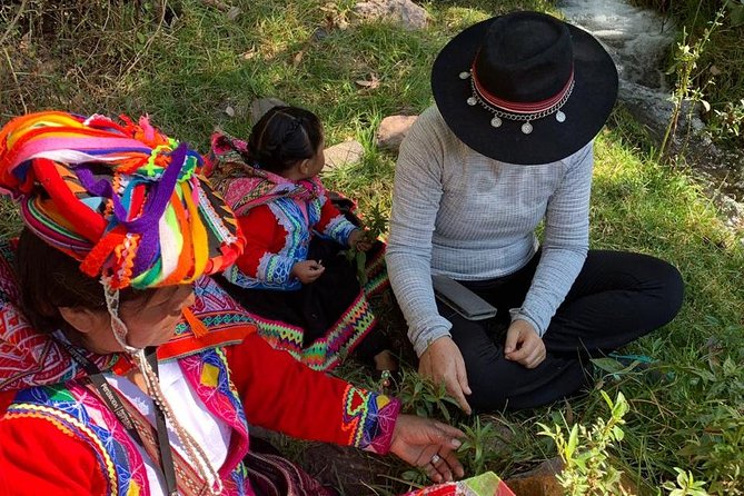 Sacred Valley Textile Workshop – Dyeing & Weaving in Cusco - Your finished textile and the local shop