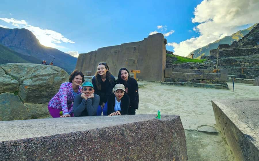 Sacred Valley Tour 1 Day - Urubamba: a useful pause and a buffet lunch