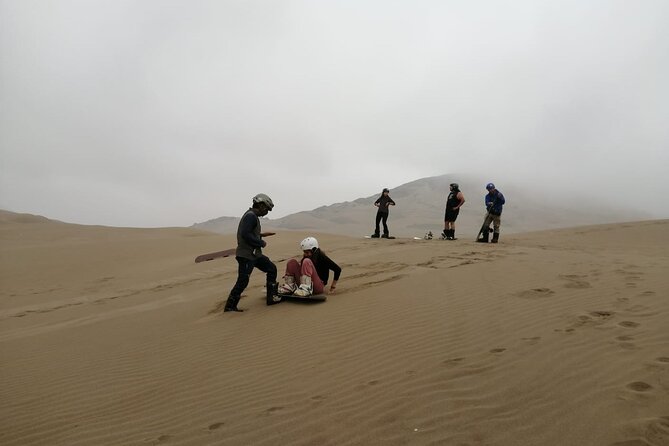Sandboarding Experiance in Lima - Learning to sandboard with Abraham and the instructors