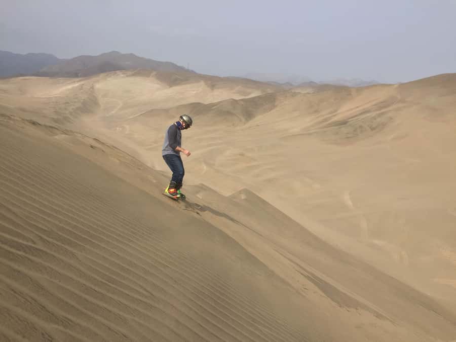 Sandbording in Lima - The guides and the human touch