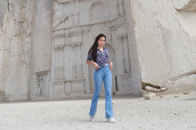 Sillar Route in Arequipa and viewpoint of the Volcanoes - Culebrillas canyon and the petroglyph walk