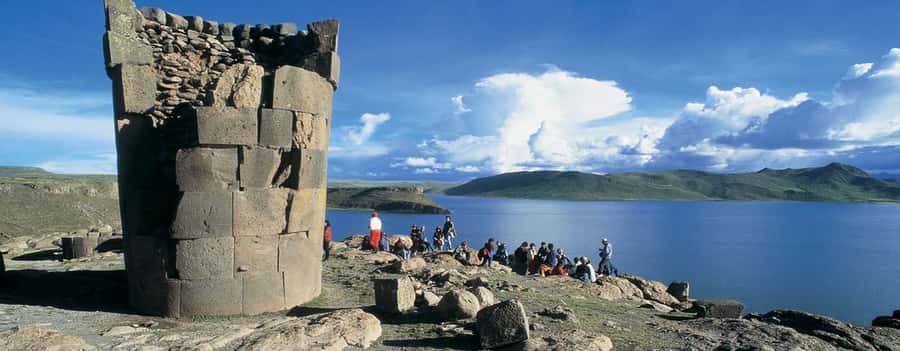 Sillustani: Chullpas de Sillustani Afternoon Half-Day Tour - Walking among the ancient chullpas