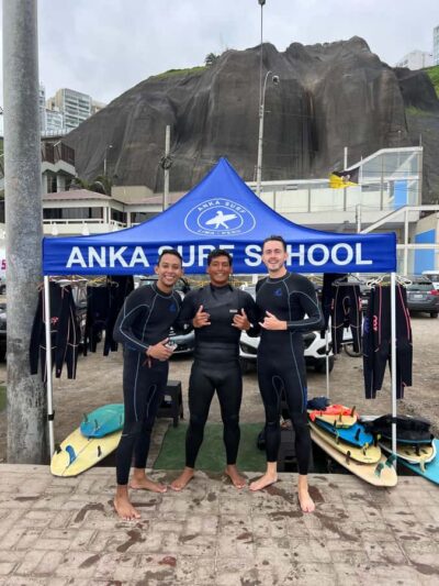 Surfing experience in Lima