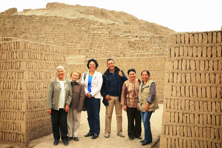 Tour Huaca Pucllana: Pyramids and Pre-Columbian Antiquity - Entering the pyramid complex