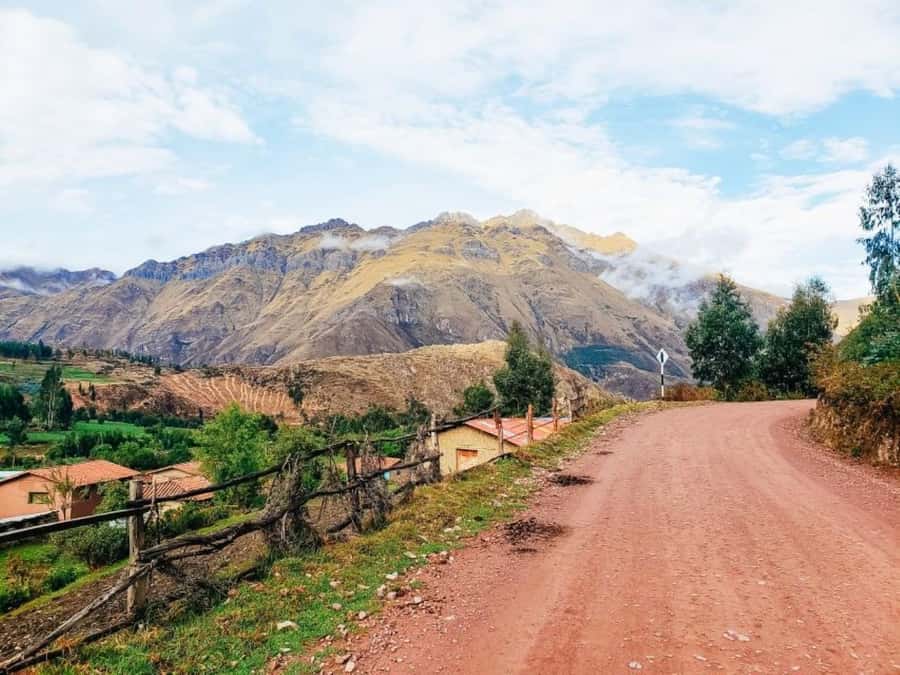 Tour Rainbow Mountain - Reaching the striped mountain viewpoint
