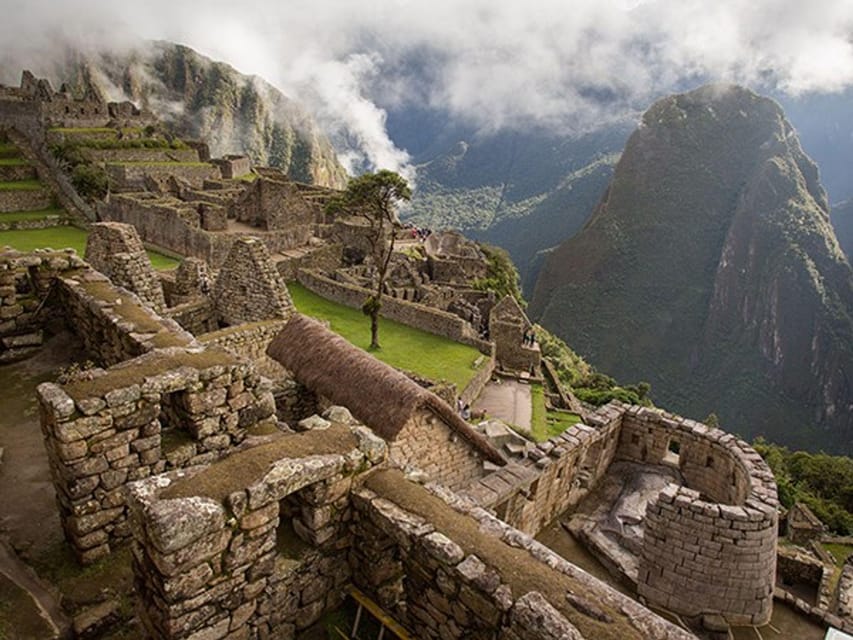 TOUR TO MACHU PICCHU FULL DAY BY TRAIN – The Best Adventure - The bus climb to Machu Picchu