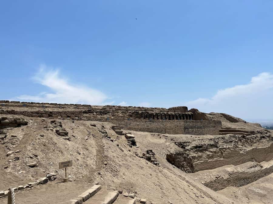 Tour to the sanctuary of Pachacamac - Climbing to the Temple of the Sun