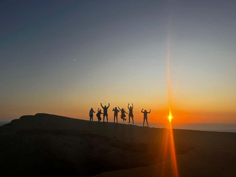 TREKKING GOLDEN SHADOWS - The long ride through the Paracas desert