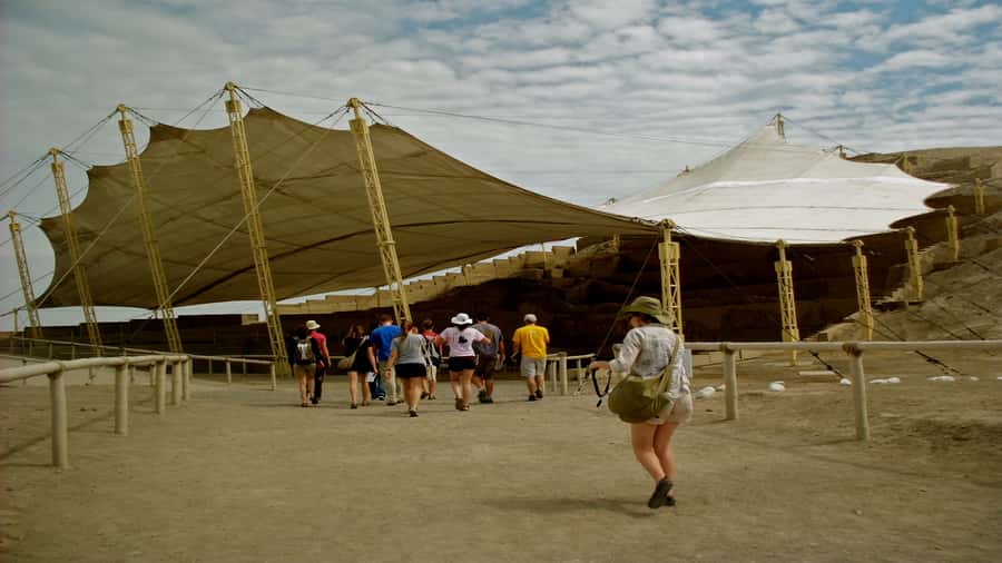 Trujillo: El Brujo Complex Archaeological Tour with Tickets - Walking around Huaca Cao Viejo