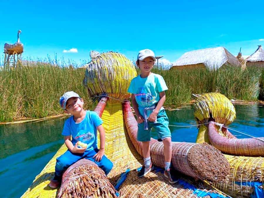 Uros Floating Islands Tour in Puno - Seeing how a floating island is built