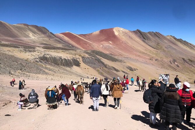 Vinicunca Rainbow Mountain Full-Day Tour from Cusco - Clothing and equipment for the high point