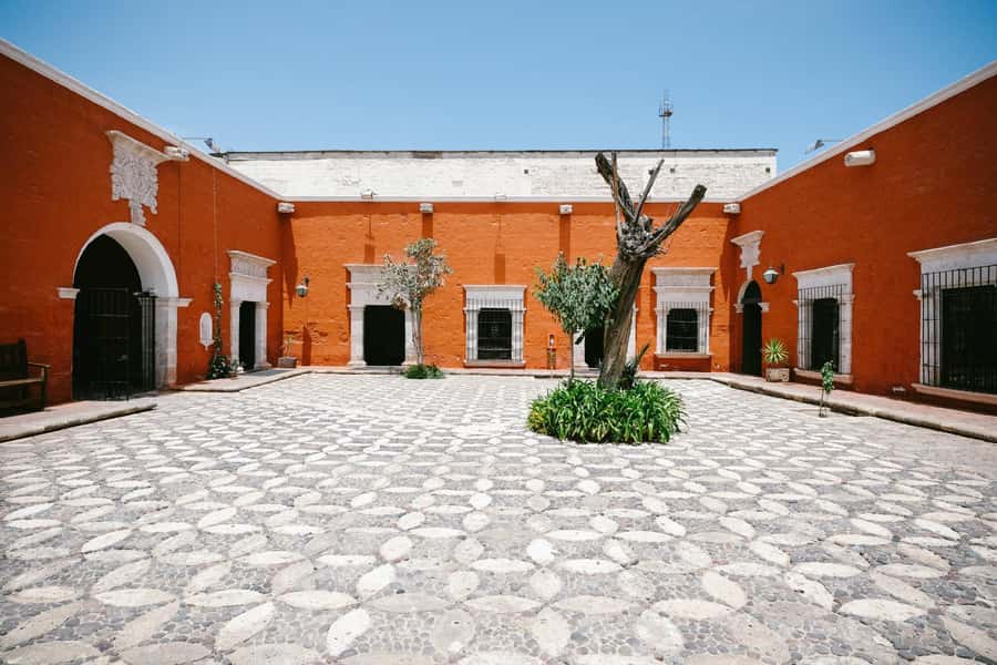 Walking tour in the Historic Center of Arequipa - Starting with the Plaza de Armas
