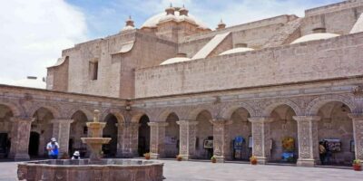 Walking tour through the Historic Center of Arequipa